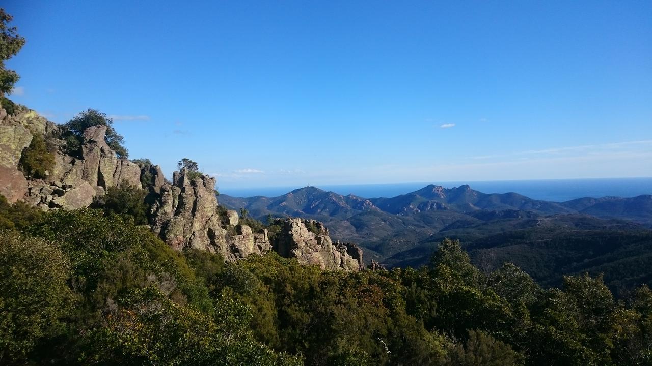 L'Estirado Des Adrets Hotel Les Adrets-de-l'Esterel Kültér fotó